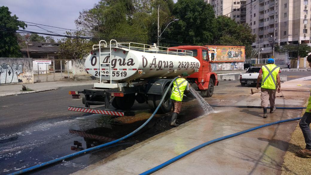 Caminhao Pipa para Lavar a Rua